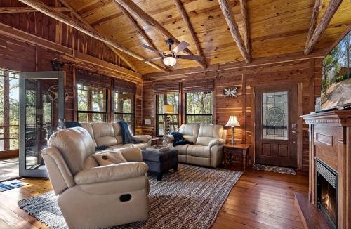 La Grange House | Tranquil Peaceful Cabin with Stunning Lake Views in La Grange, Texas