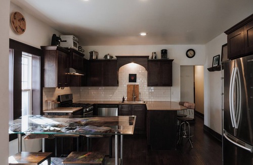 Midtown House | Tranquil Pet-Friendly Bungalow in Midtown Springfield with High-Speed Wi-Fi
