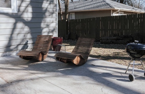 Midtown House | Tranquil Pet-Friendly Bungalow in Midtown Springfield with High-Speed Wi-Fi