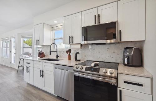 Reynoldsburg House | Tranquil Pet Friendly Retreat residence