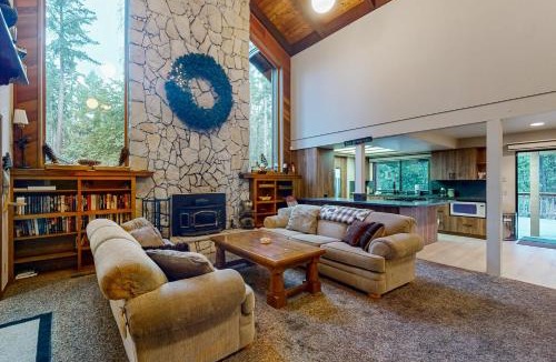 Shaver Lake House | Tranquil Pines Estate