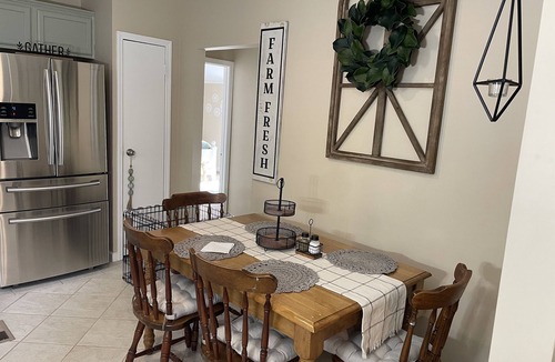 Cleveland House | Tranquil Pondside Getaway