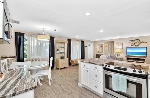 Gulf Gate Estates House | Tranquil Pool Home Near Siesta Key