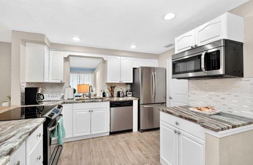 Gulf Gate Estates House | Tranquil Pool Home Near Siesta Key