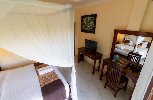 Melayang House | Tranquil Poolside Retreat