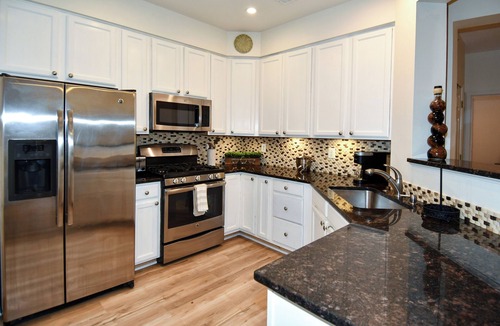 Gaithersburg Condo | Tranquil Private 1B/1BA in Condo