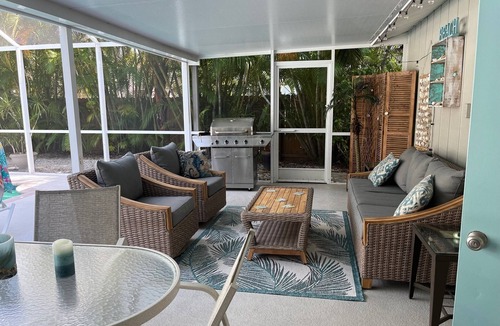 Riverview Estates House | Tranquil private pool home near Siesta Key Beachn