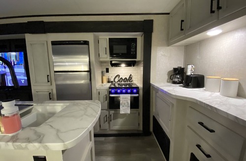 Nichols House | Tranquil, Relaxing Country Setting - 1BR RV