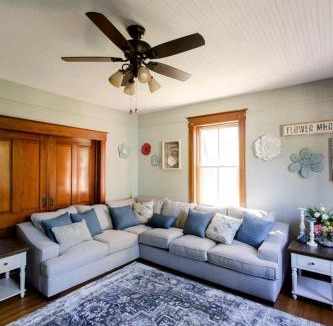 Mount Sterling House | Tranquil Retreat to the Woods: Beautiful Family-Friendly Cottage near Owensville, Missouri
