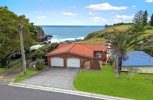 Scotts Head House | Tranquil Retreat with Stunning Waterfront Views