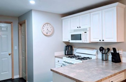 Hillsboro House | Tranquil Retreat with Hot Tub