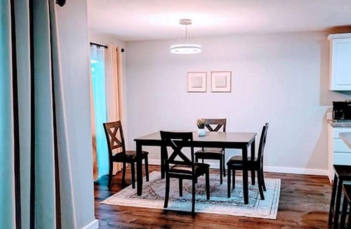 Hillsboro House | Tranquil Retreat with Hot Tub