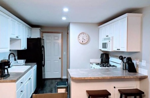 Hillsboro House | Tranquil Retreat with Hot Tub