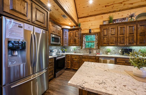 Octavia Cabin | Tranquil Ridge - Luxury River Front Cabin w-exquisite views -Kayak🛶Fish🎣Relax
