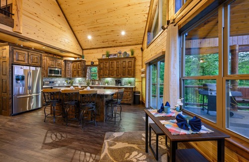 Octavia Cabin | Tranquil Ridge - Luxury River Front Cabin w-exquisite views -Kayak🛶Fish🎣Relax