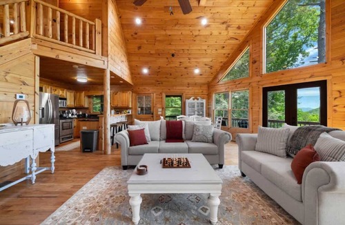 Epworth Cabin | Tranquil Ridge- View, pet friendly, hot tub, sauna