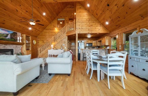 Epworth Cabin | Tranquil Ridge- View, pet friendly, hot tub, sauna