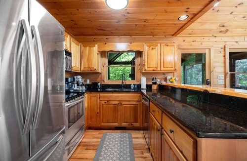 Epworth Cabin | Tranquil Ridge- View, pet friendly, hot tub, sauna