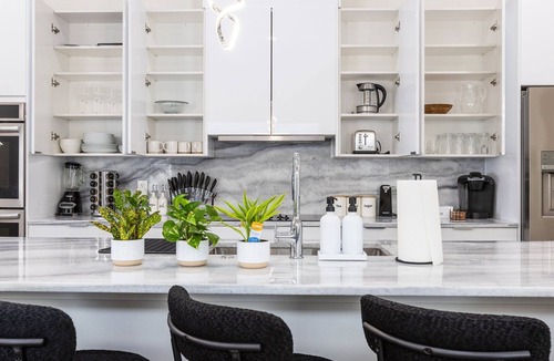 West Dallas House | Tranquil Right 8-bedroom house with Game room in vibrant Dallas