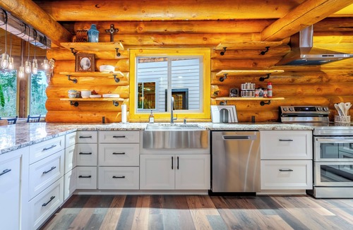 Gates Cabin | Tranquil River Front Log Cabin Retreat