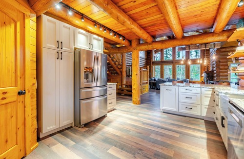 Gates Cabin | Tranquil River Front Log Cabin Retreat