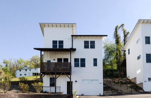 Woodfin Apartment | Tranquil River Home