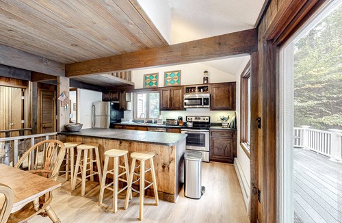 Londonderry House | Tranquil river-view home with gorgeous nature views, firepit, grill & fireplace