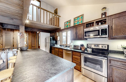 Londonderry House | Tranquil river-view home with gorgeous nature views, firepit, grill & fireplace