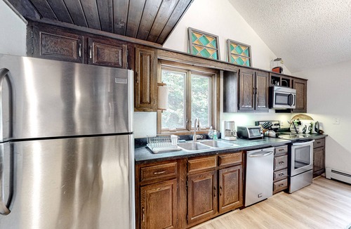 Londonderry House | Tranquil river-view home with gorgeous nature views, firepit, grill & fireplace