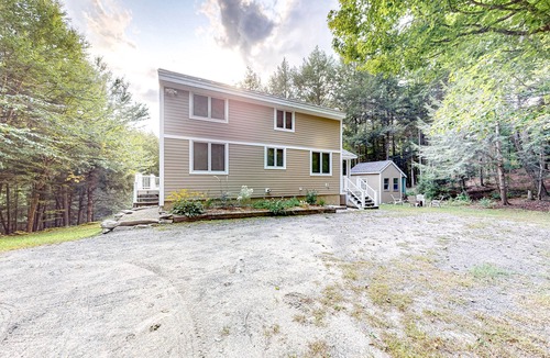 Londonderry House | Tranquil river-view home with gorgeous nature views, firepit, grill & fireplace