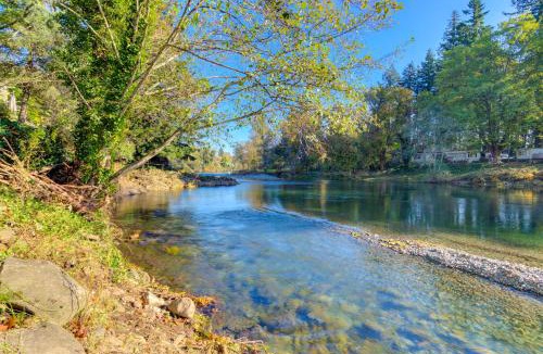 Washougal House | Tranquil Riverfront Retreat