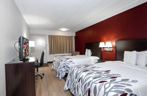 Washington Hotel | Tranquil Room Perfect for Comfortable Work Stays in Pennsylvania - Free Coffee!