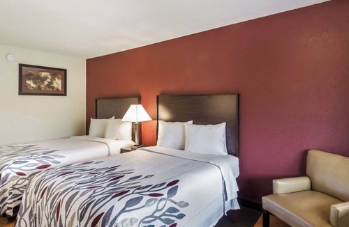 Washington Hotel | Tranquil Room Perfect for Comfortable Work Stays in Pennsylvania - Free Coffee!