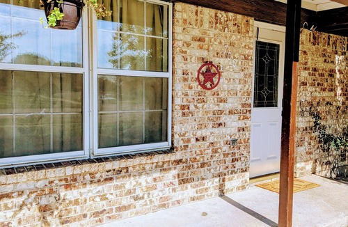 Saginaw House | Tranquil Rustic 3-bedroom House near Historic Stockyards
