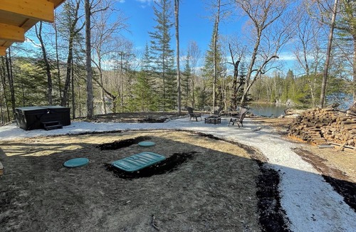 Lac Sainte-Marie House | Tranquil Scandinave Cottage: Secluded Forest Retreat by the Water