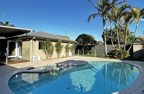 Broadbeach Waters Villa | Tranquil Scape-Villa with Pool