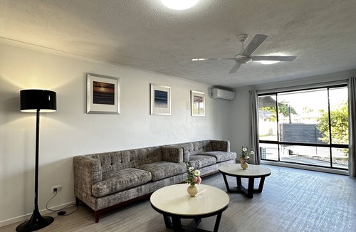 Broadbeach Waters Villa | Tranquil Scape-Villa with Pool