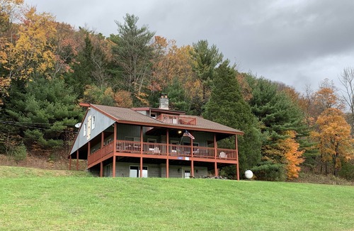 Kunkletown House | Tranquil Secluded Getaway With Spectacular Mountain Views