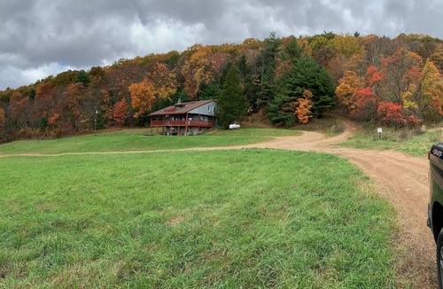 Kunkletown House | Tranquil Secluded Getaway With Spectacular Mountain Views