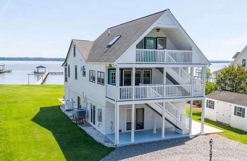 Sharps House | Tranquil Serenity. The ultimate river getaway.