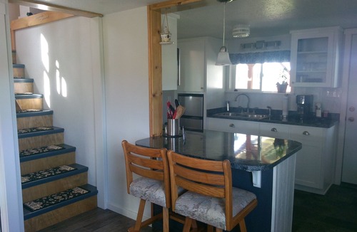 Phoenix Cottage | Tranquil setting surrounded by panoramic mountain views, grazing horses