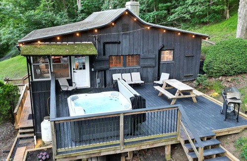 Rileyville Cabin | Tranquil Shenandoah Riverfront Cabin for Couples