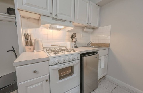 Prudential - St. Botolph Apartment | Tranquil South End Studio