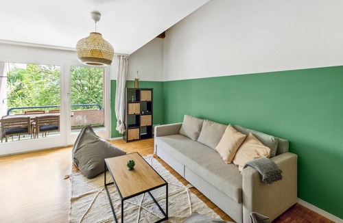 Hirslanden Apartment | Tranquil, Spacious Flat: 10' to Lake & Downtown