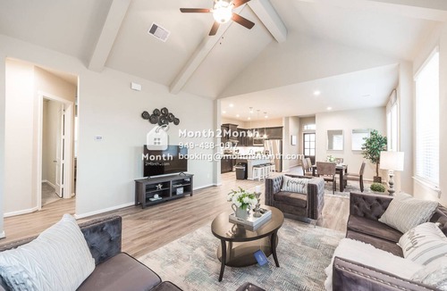 Sienna Plantation House | Tranquil Stay on Crossing Oak #40872