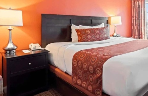 West Orange Hotel | Tranquil Stay with Gym at Wilshire Grand Hotel