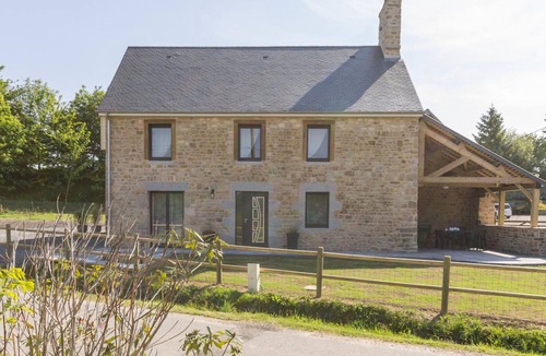 Sartilly-Baie-Bocage Cottage | Tranquil stone house with terrace and fireplace