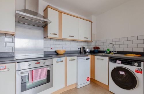 Clapton Apartment | Tranquil Studio Flat w/Riverside View — Clapton!