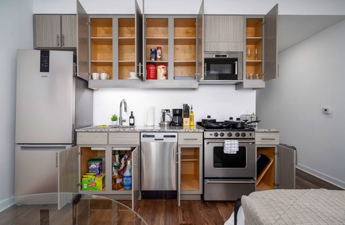 Birmingham Apartment | Tranquil Studio Haven with Private Balcony! n