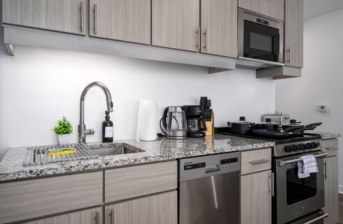 Birmingham Apartment | Tranquil Studio Haven with Private Balcony! n